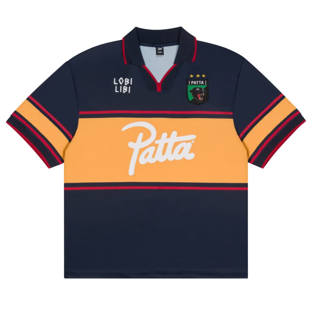 Kledingpackshot van een Patta-voetbalshirt Kledingpackshot van een Patta-voetbalshirt