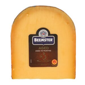 Packshot van een punt Beemster kaas, tien maanden gerijpt Packshot van een punt Beemster kaas, tien maanden gerijpt
