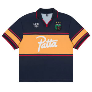 Kledingpackshot van een Patta-voetbalshirt